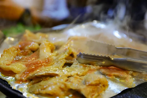 韓国の焼き豚料理。人気の韓国のバーベキュー、サウスコル — ストック写真