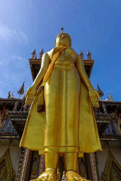 Wat Lat Phrao ubicado en Ladprao Wanghin Rd, Khwaeng Lat Phrao , —  Fotos de Stock