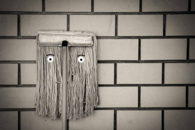 Duvara süpürge yüzü