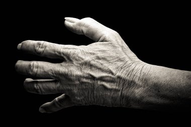 Yaşlı adam el Siyah arka plan üzerine izole