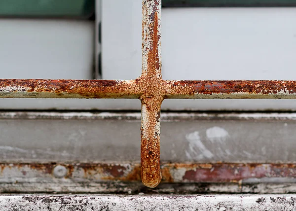 Ржавчина на железном заборе — стоковое фото