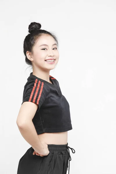 Adolescentes asiático chica en sportswear y yoga estilo en blanco espalda —  Fotos de Stock