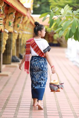 Phu Tay Elbise: genç genç asya giymek Tay geleneksel elbise.