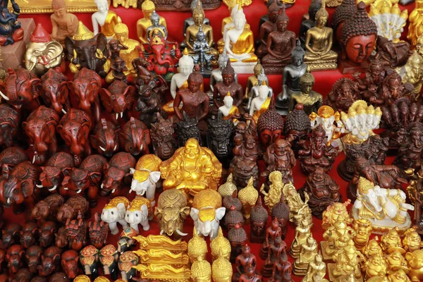 タイの手作りの仏像のコレクション — ストック写真
