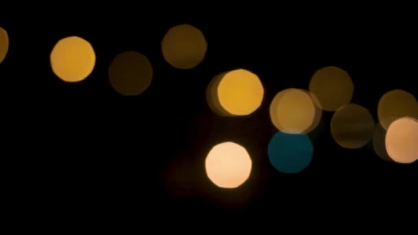 Luces Borrosas Ciudad Coche Bajo Oscuro Cielo Nocturno Luces Borrosas — Vídeo de stock