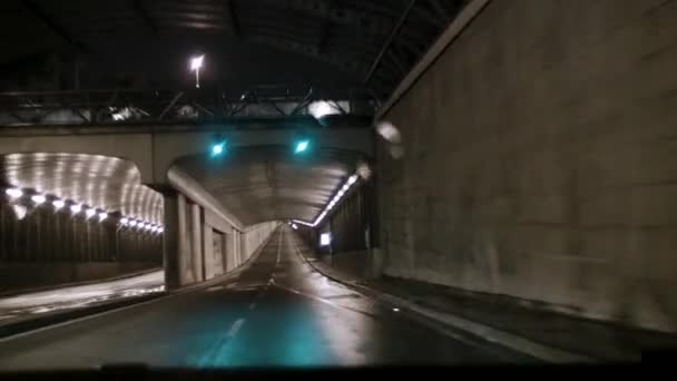 Auto Reist Door Nachtelijke Straten Tunnel Regen Camera Auto Reist — Stockvideo