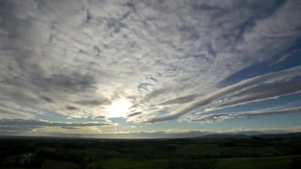 Awan Yang Cepat Saat Matahari Terbenam Timelapse Awan Cepat Pada — Stok Video