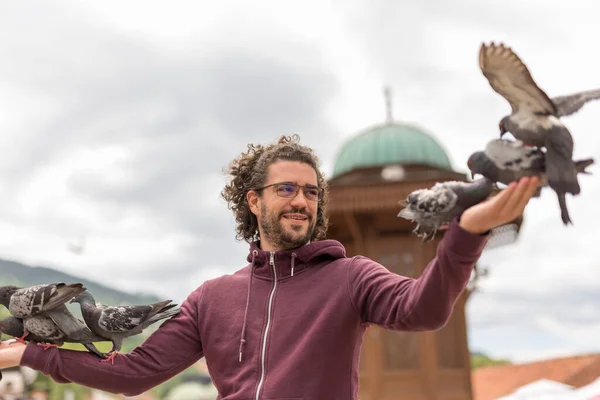 Handsome Young Man Having Fun Feeding Flock Pigeons Seeds City — Stock Photo, Image