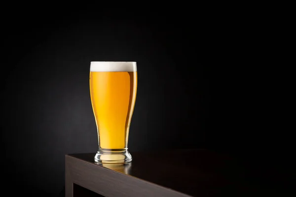 Bière Froide Dans Verre Bière Placé Sur Comptoir Avec Espace — Photo