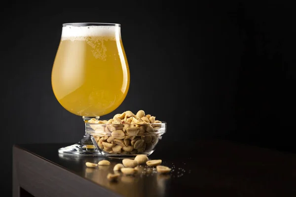 Glass Cold Lemon Fruit Beer Bowl Salted Roasted Peanuts Bar — Stock Photo, Image