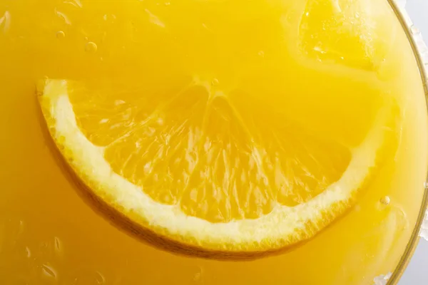 Top View Macro Detail Van Schijfje Sinaasappel Drijvend Gemalen Ijs — Stockfoto