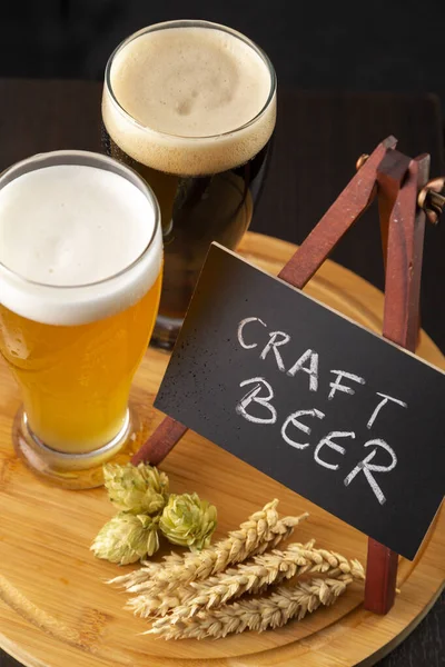 High Angle View Two Types Craft Beer Served Glasses Bar — Stock Photo, Image