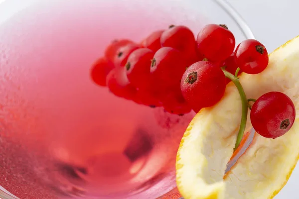 Close Cosmopolitan Cocktail Vodka Triple Sec Cranberry Juice Freshly Squeezed — Stock Photo, Image