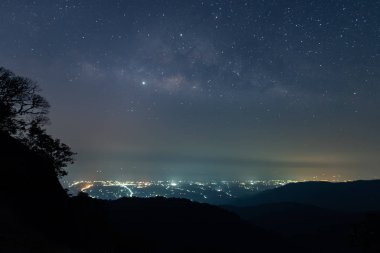 Samanyolu görünümü Namtok Huai Yang Milli Parkı, Prachuap Khiri Khan, Tayland