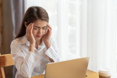 İş kadını ile yüz ofisinde Palm'da vurguladı