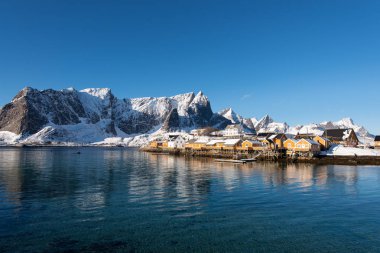 Sakrisoy balıkçılık sarı rorbu evlerinden güzel manzara