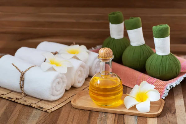 Spa Compositie Houten Tafel Traditionele Thaise Kruidenmassage Wellness Center Concept — Stockfoto