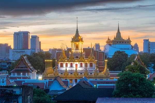Luftaufnahme Des Wat Ratchanatdaram Und Der Loha Prasat Metallburg Bei — Stockfoto