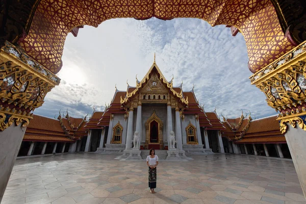 Wat Benchamabophit Benjamaborphit Seyahat Eden Genç Asyalı Kadın Turist Dusitvanaram — Stok fotoğraf