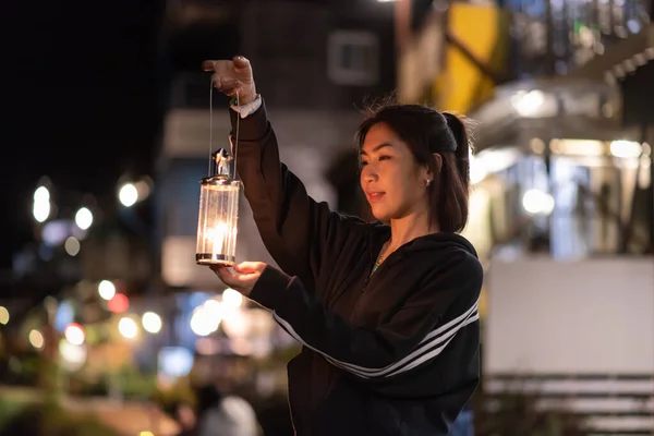 Young Asian Women Traveler Holding Lantern Night Thong Village Pilok — Stock Photo, Image