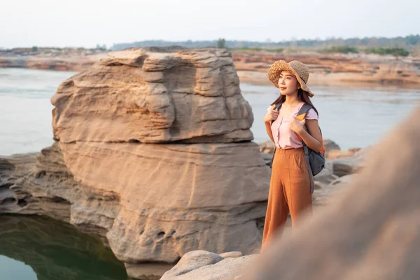 Young Asian Traveler Woman Traveling Sam Pan Bok Morning Ubon — Stock Photo, Image