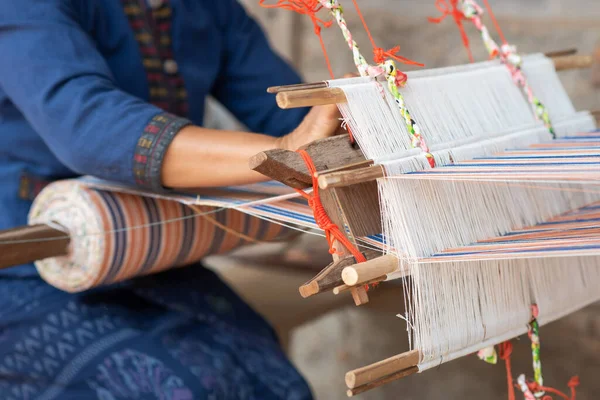 Close Women Hands Weaving Traditional Thai Weaving Machine — Stock Photo, Image