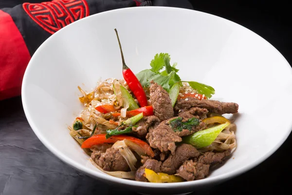 Plato Fideos Picantes Tailandeses Con Carne Verduras —  Fotos de Stock