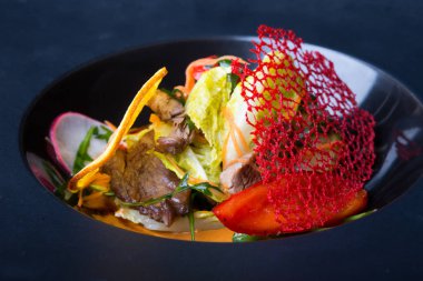 Ablack tabakta Asya biftek salata