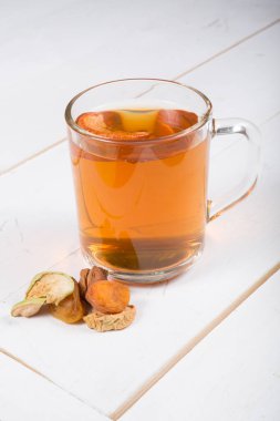 Farklı kurutulmuş meyve kompostosu içecek kupa