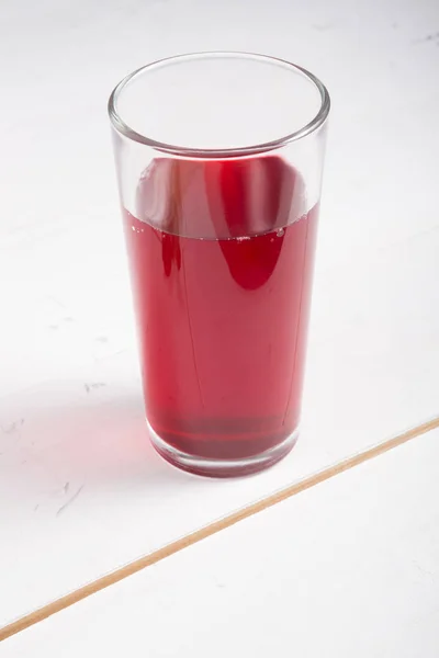 Rotes Kompott Trinkglas Holzplatte — Stockfoto