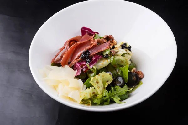 Salada Carne Pato Elegante Com Caviar Xesse — Fotografia de Stock