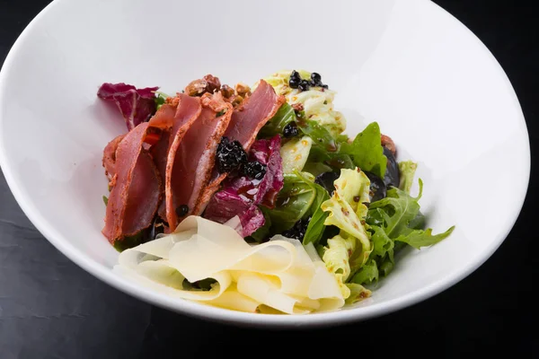 Salada Carne Pato Elegante Com Caviar Xesse — Fotografia de Stock