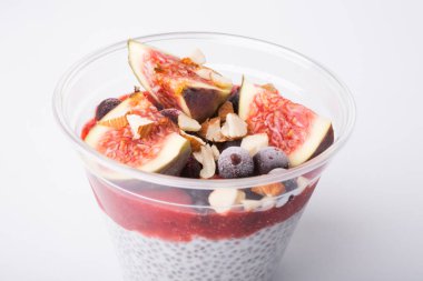 Chia Plastik bardakta sunulan organik çiğ kahvaltı dayalı