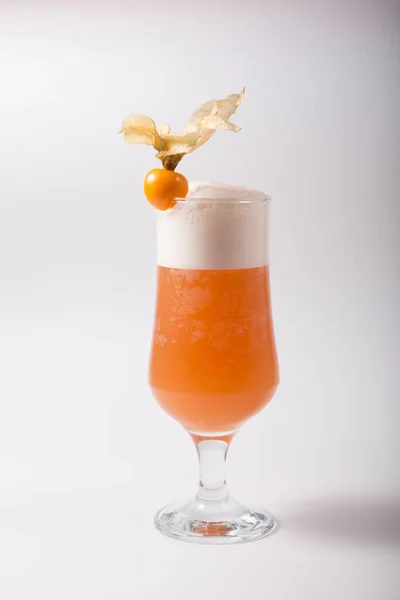 Bicchiere Cocktail Alcolico Sfondo Bianco — Foto Stock