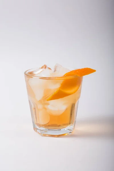 Bicchiere Cocktail Alcolico Sfondo Bianco — Foto Stock