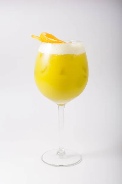 Bicchiere Cocktail Alcolico Sfondo Bianco — Foto Stock