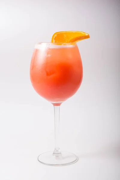 Bicchiere Cocktail Alcolico Sfondo Bianco — Foto Stock