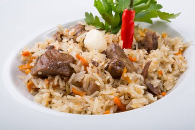 Geleneksel özbek pilavı çanak biber ile pirinç