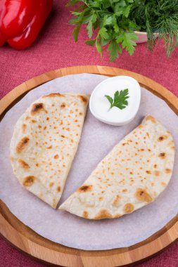 Geleneksel özbek kızarmış cheburek hamur etli dolma