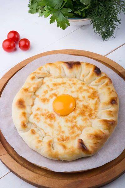 Pão Tradicional Georgiano Servido Tábua Madeira — Fotografia de Stock