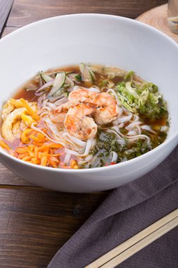 Geleneksel Kore soğuk çorba kuksi