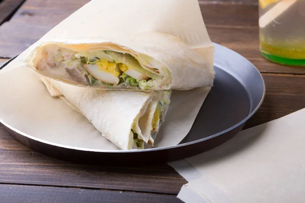 Fast Food Shawarma Rolo Servido Uma Panela — Fotografia de Stock