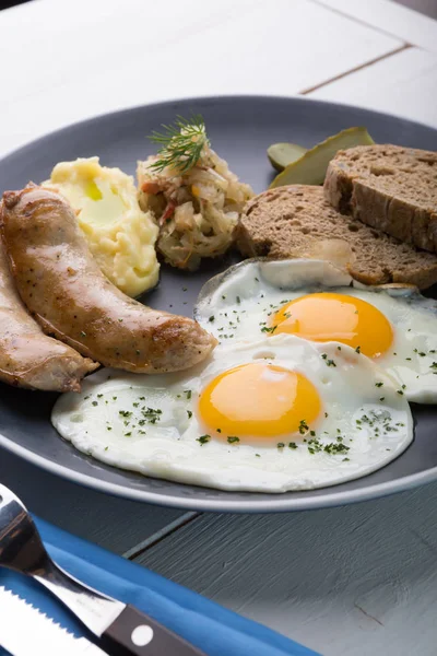 Німецький Сніданок Яєчня Ковбасою — стокове фото