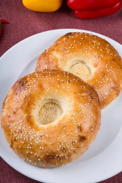 Oezbeekse Traditionele Gebakken Verse Flatbread Een Plaat — Stockfoto