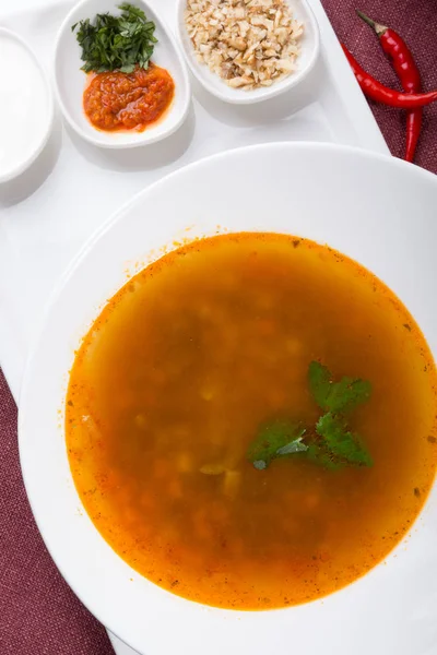 Zuppa Kharcho Servita Pranzo Con Alcuni Ingredienti — Foto Stock