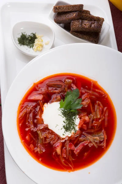 Zuppa Barbabietole Russe Ukranian Borscht Servita Con Crostini — Foto Stock