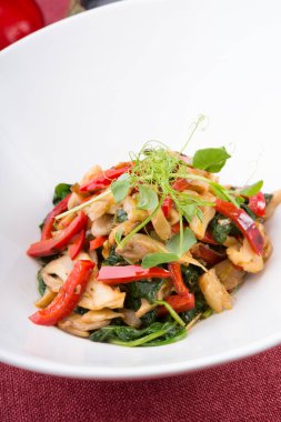 sağlıklı ıspanak salatası