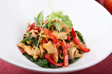 sağlıklı ıspanak salatası