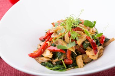 sağlıklı ıspanak salatası