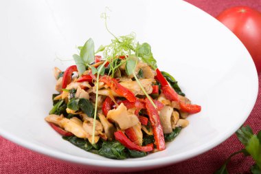 sağlıklı ıspanak salatası